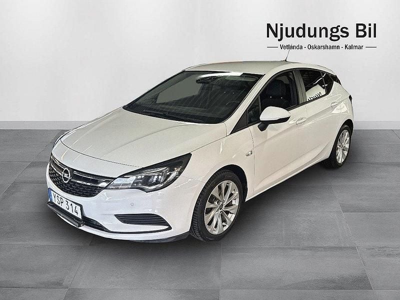 Vit Begagnad 2018 Opel Astra Halvkombi | 134 900 kr (Lite dyr) - Bild 1/4