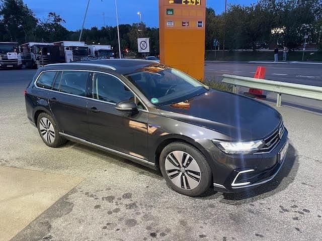 Grå Begagnad 2020 VW Passat GTE Kombi | 185 000 kr (Superpris) - Bild 1/4