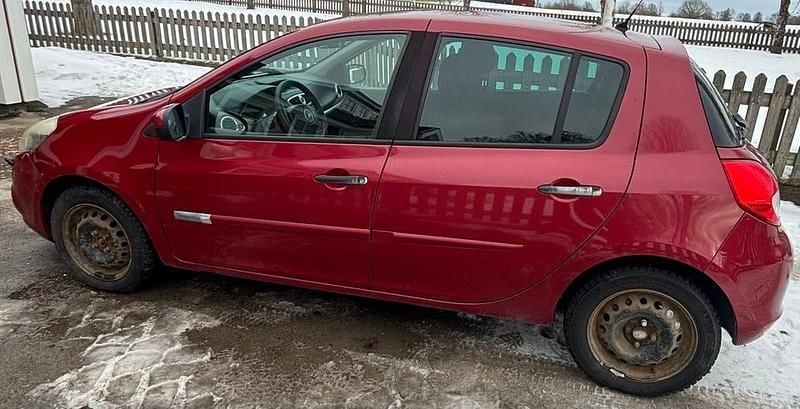 Begagnad Renault Clio R.S. 75 HK (55 kW) 2009 Halvkombi