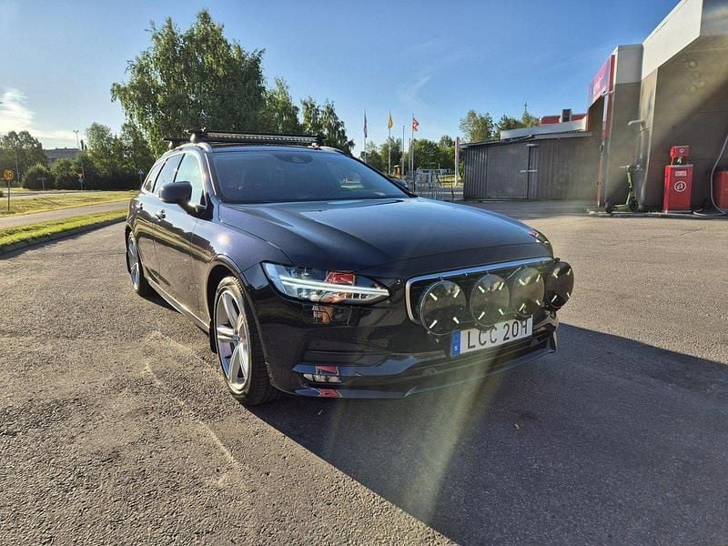 Blå Begagnad 2019 Volvo V90 Momentum Kombi | 190 000 kr (Bra pris) - Bild 1/4
