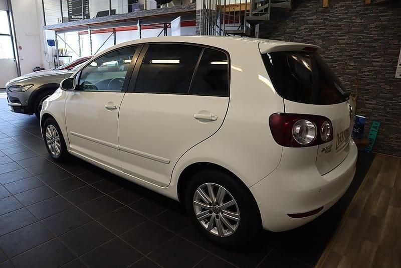 Begagnad VW Golf VI 105 HK (77 kW) 2011 Vit Halvkombi
