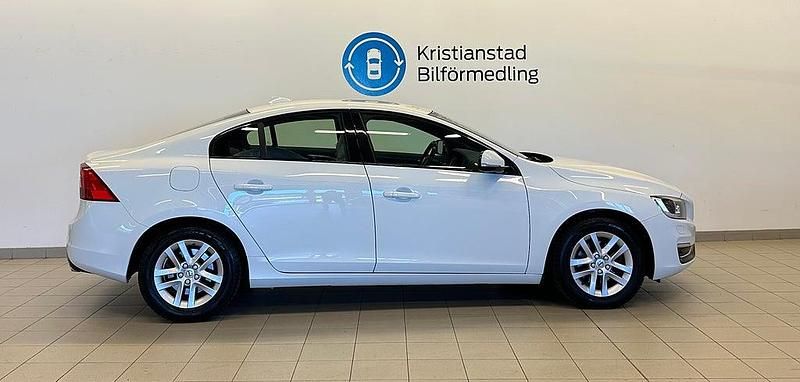 Begagnad Volvo S60 Momentum 150 HK (110 kW) 2016 Vit Sedan