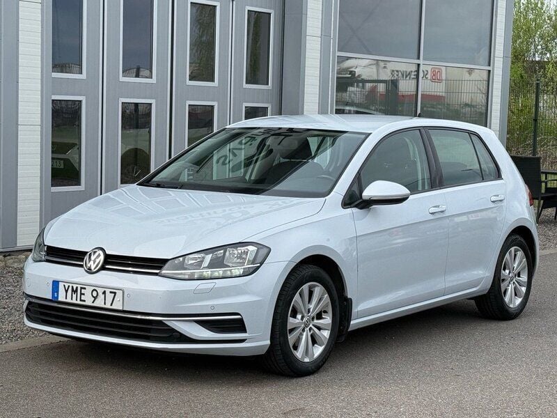 Silver Begagnad 2017 VW Golf VII Halvkombi | 124 800 kr (Marknadspris) - Bild 1/4