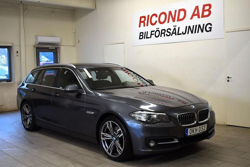 Grå Begagnad 2016 BMW 520 M Sport Kombi | 154 900 kr (Dyr) - Bild 1/4