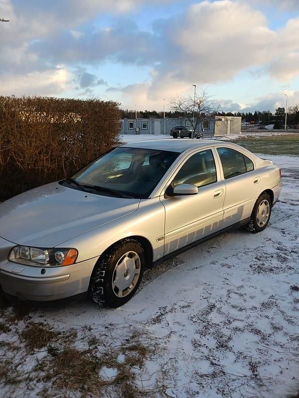 Begagnad 2005 Volvo S60 Sedan | 30 000 kr (Bra pris) - Bild 1/4