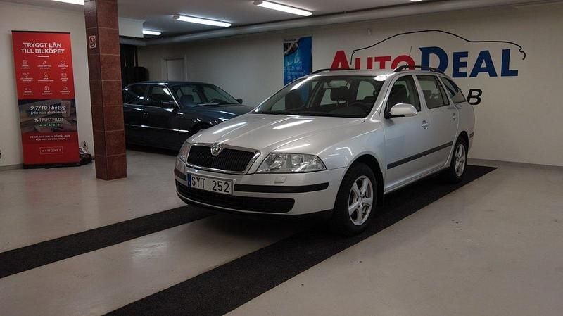 Silver Begagnad 2006 Skoda Octavia Kombi | 32 900 kr (Marknadspris) - Bild 1/4