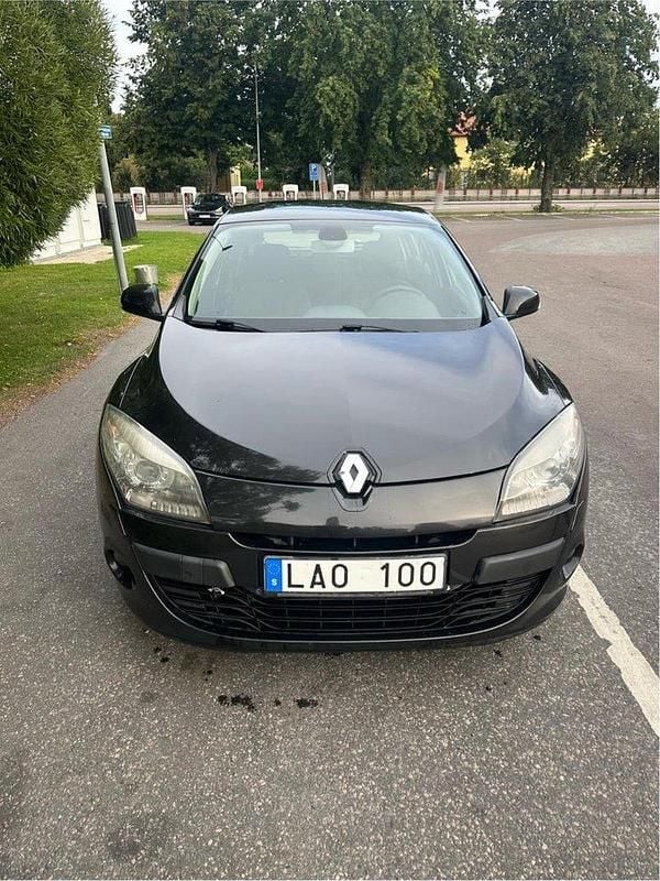 Svart Begagnad 2011 Renault Mégane III Halvkombi | 45 000 kr (Bra pris) - Bild 1/4