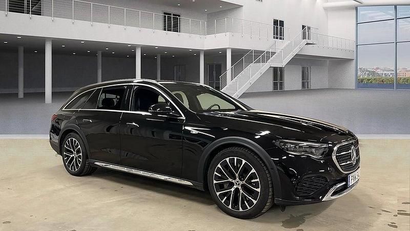 Svart Begagnad 2025 Mercedes E300 Premium Kombi | 739 000 kr (Marknadspris) - Bild 1/1