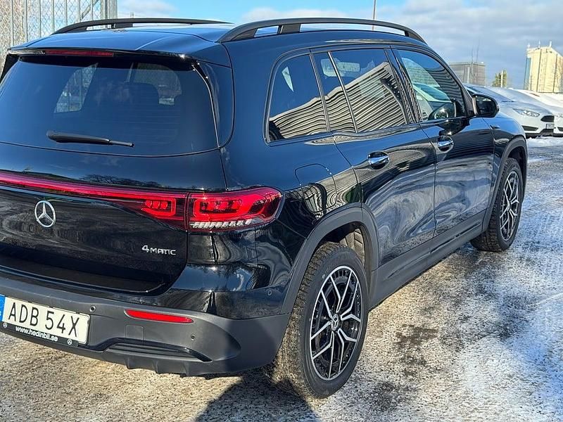 Begagnad Mercedes EQB300 AMG 167 kW (228 HK) 2022 Svart SUV