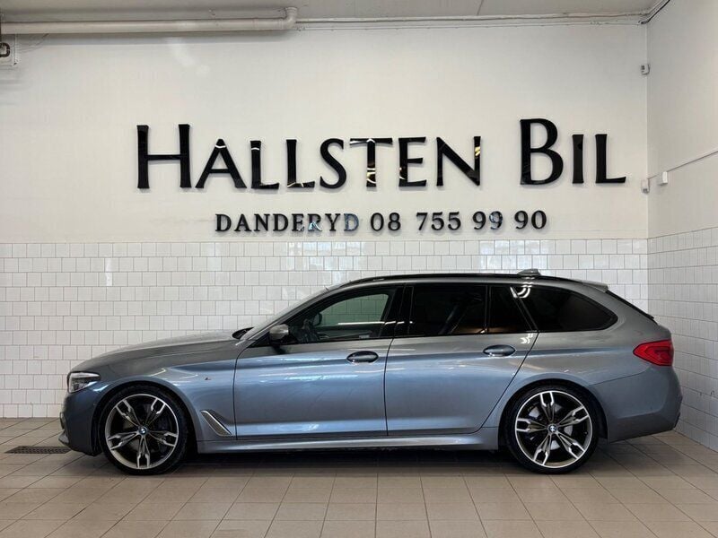 Blå Begagnad 2018 BMW M550 Comfort Edition Sedan | 449 000 kr (Marknadspris) - Bild 1/4