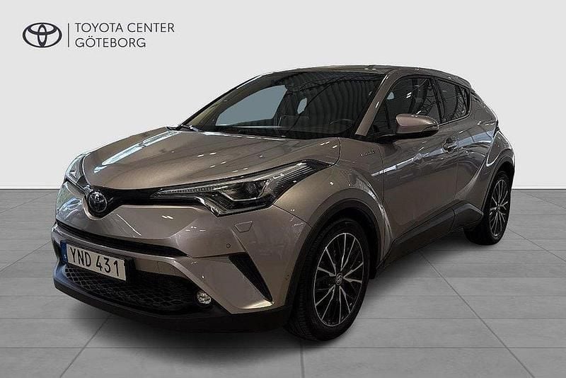 Mörkgrå Begagnad 2018 Toyota C-HR Executive SUV | 209 900 kr (Marknadspris) - Bild 1/2