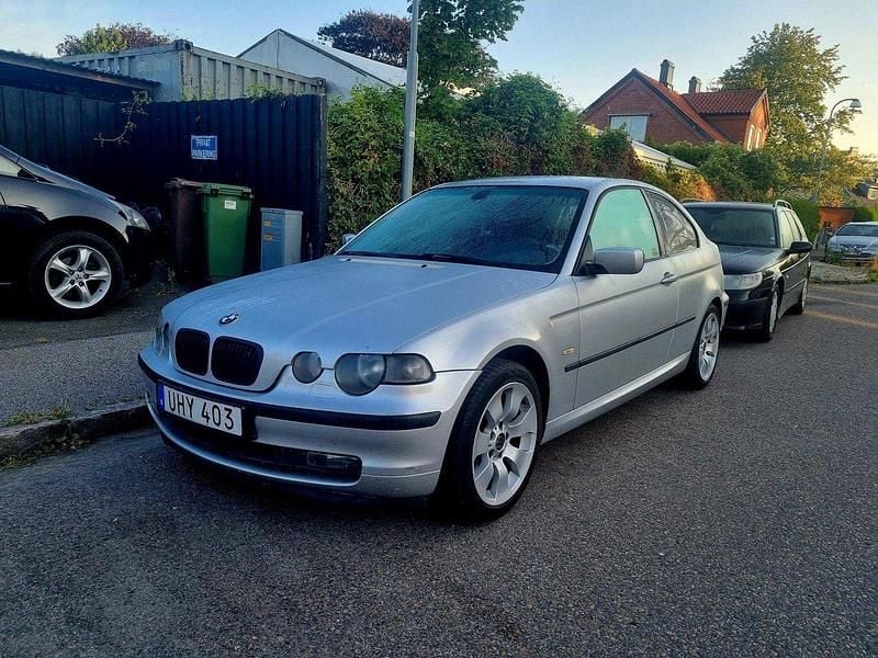 Grå Begagnad 2004 BMW 316 Compact Halvkombi | 19 500 kr (Bra pris) - Bild 1/4