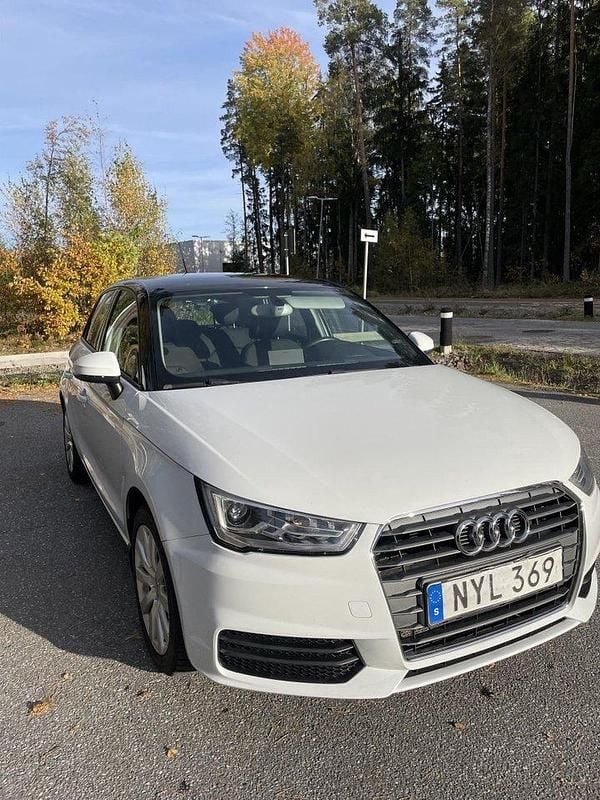 Vit Begagnad 2016 Audi A1 Sportback Sport Halvkombi | 104 500 kr (Superpris) - Bild 1/3