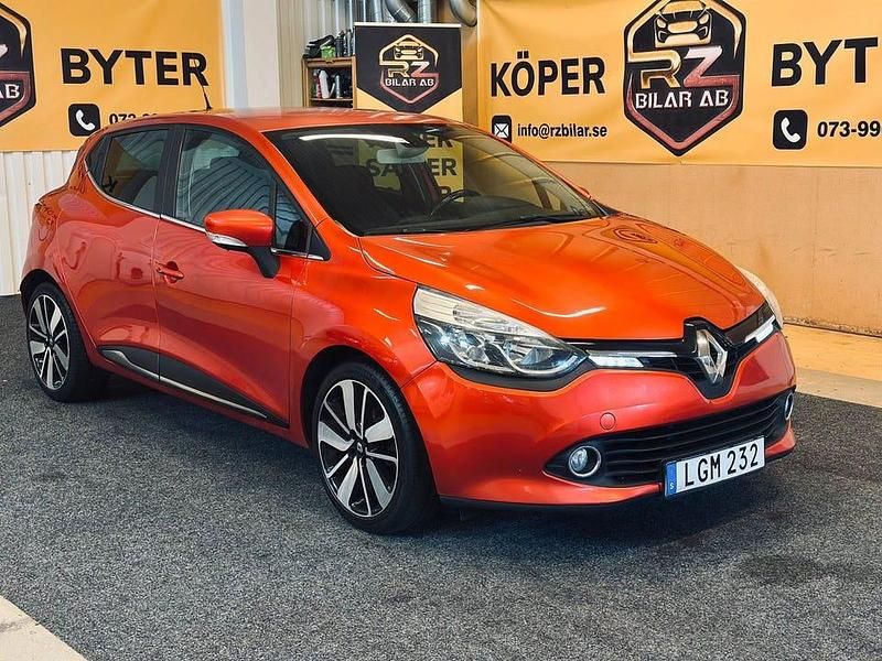Begagnad Renault Clio IV 90 HK (66 kW) 2015 Röd Halvkombi
