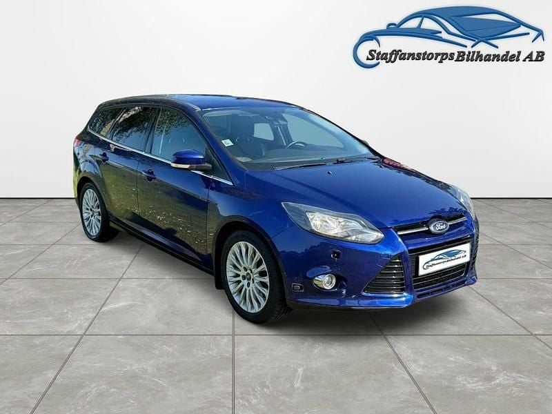 Begagnad Ford Focus Titanium 150 HK (110 kW) 2014 Blå Kombi