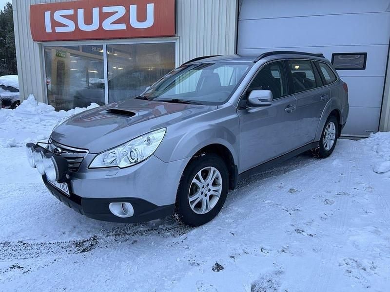Steel silver metallic Begagnad 2011 Subaru Outback Sedan | 49 500 kr (Marknadspris) - Bild 1/1