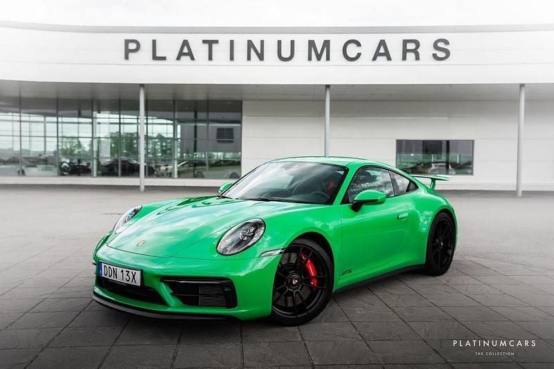Grön Begagnad 2023 Porsche 911 Carrera GTS Sportkupé | 1 689 000 kr (Marknadspris) - Bild 1/4