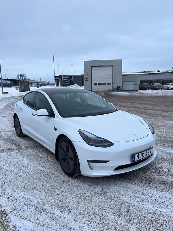 Begagnad Tesla Model 3 Long Range AWD 323 kW (440 HK) 2021 Sedan