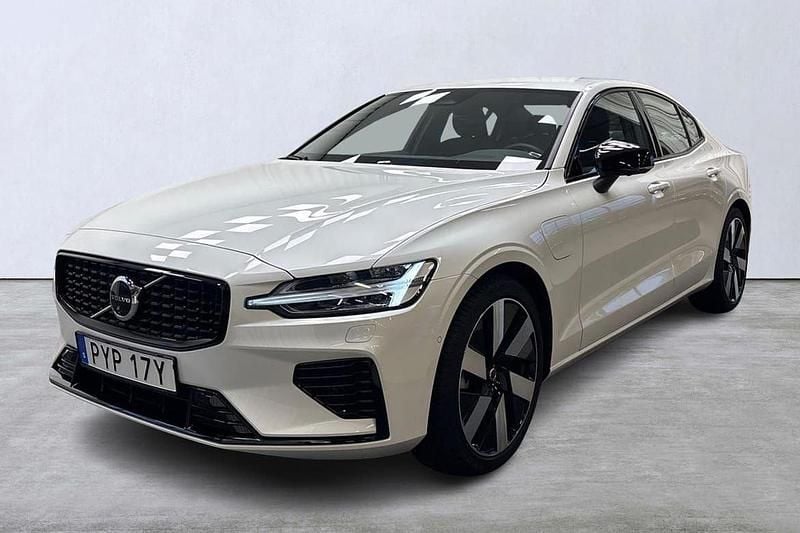 Vit Begagnad 2024 Volvo S60 Plus Sedan | 449 000 kr (Superpris) - Bild 1/4