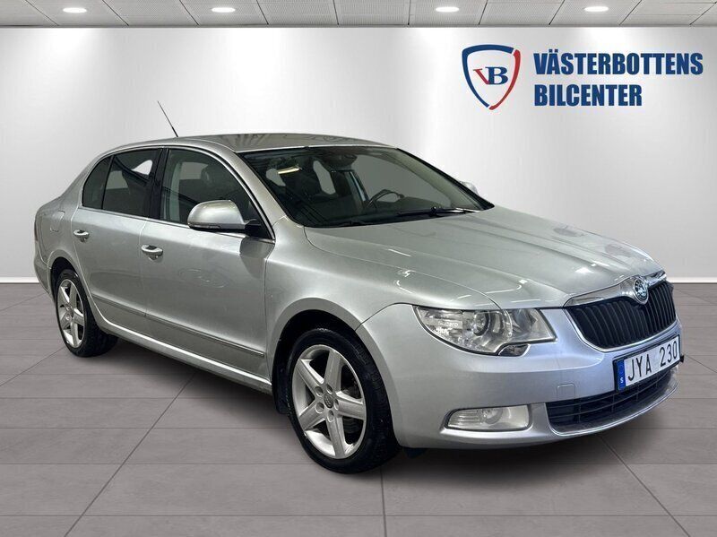 Silver Begagnad 2010 Skoda Superb Elegance Halvkombi | 49 900 kr (Marknadspris) - Bild 1/4