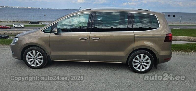 Begagnad 2018 VW Sharan Minibuss | 256 000 kr (Marknadspris) - Bild 1/4