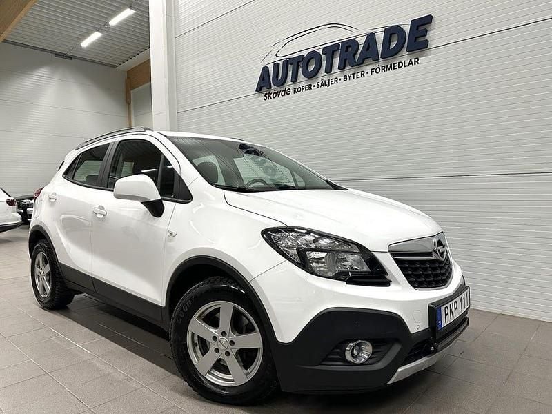 Vit Begagnad 2015 Opel Mokka SUV | 117 900 kr (Marknadspris) - Bild 1/4