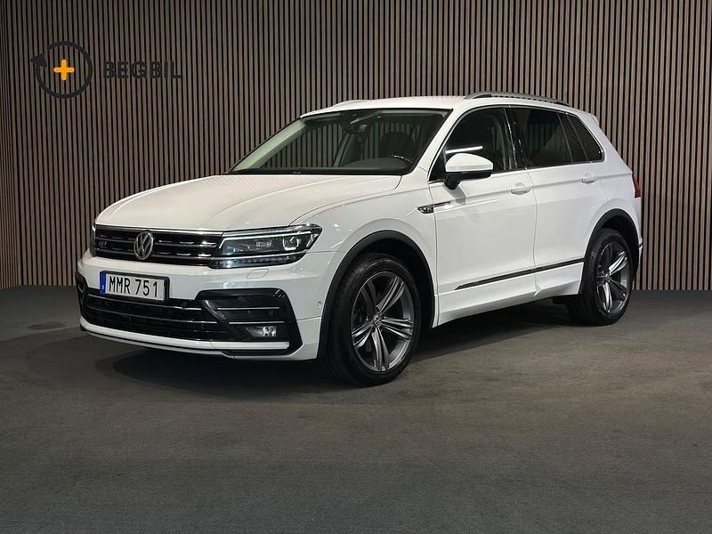 Vit Begagnad 2018 VW Tiguan R-line SUV | 246 900 kr (Marknadspris) - Bild 1/4