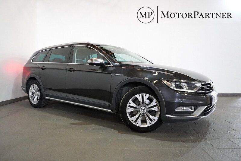 Mörkgrå (grå) Begagnad 2017 VW Passat Alltrack Kombi | 189 900 kr (Marknadspris) - Bild 1/4