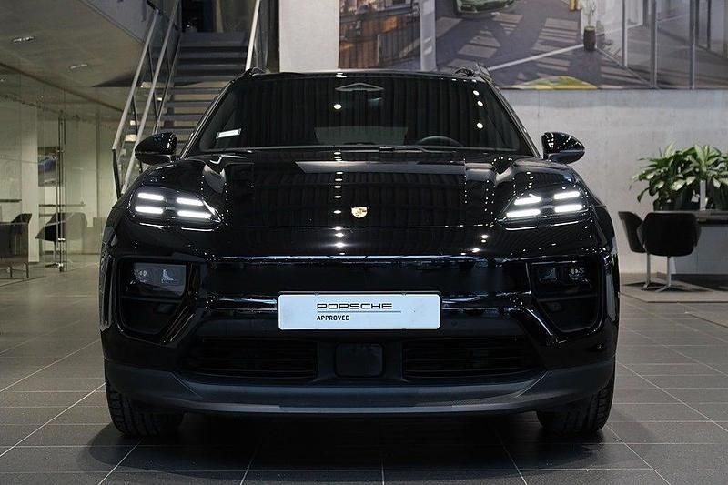 Begagnad Porsche Macan 330 kW (449 HK) 2024 Svart SUV