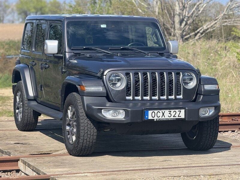 Grå Begagnad 2021 Jeep Wrangler Unlimited Overland SUV | 619 900 kr - Bild 1/4