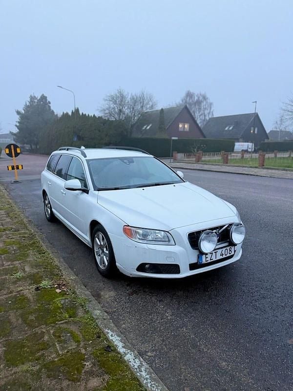 Begagnad 2012 Volvo V70 Kombi | 46 000 kr (Superpris) - Bild 1/4