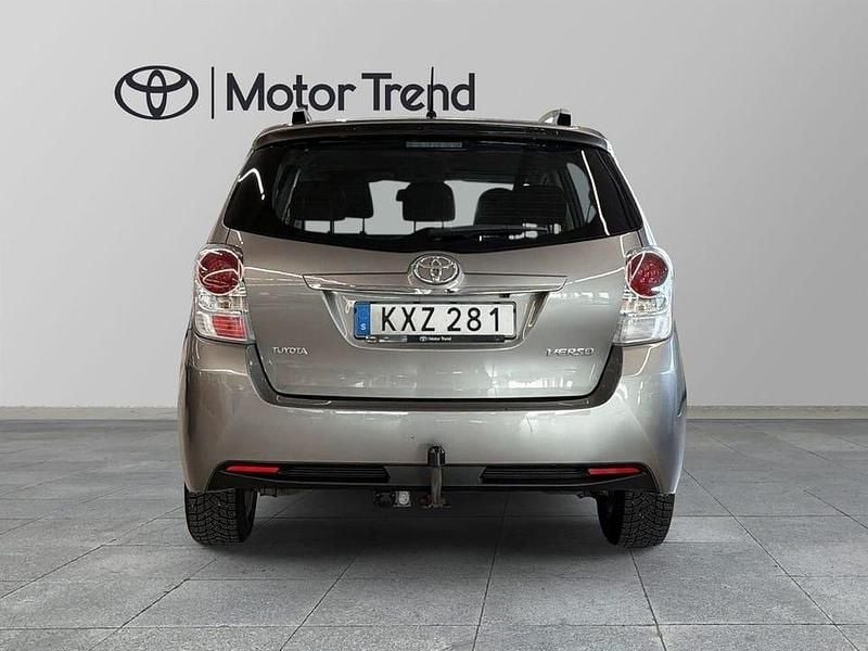 Begagnad Toyota Verso 148 HK (108 kW) 2015 Brun Minibuss