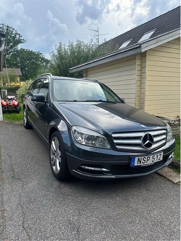 Grå Begagnad 2011 Mercedes C220 Avantgarde Kombi | 114 000 kr (Marknadspris) - Bild 1/4