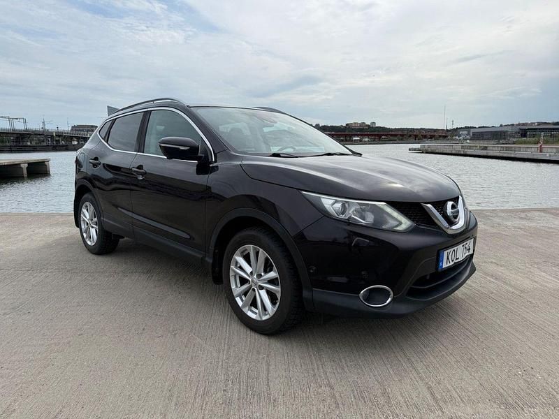 Lila (svart) Begagnad 2014 Nissan Qashqai 360º SUV | 104 900 kr (Marknadspris) - Bild 1/4
