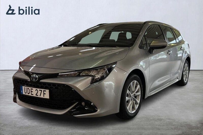 Silver Begagnad 2025 Toyota Corolla Active Kombi | 299 900 kr (Bra pris) - Bild 1/3