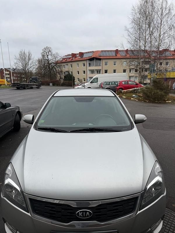 Begagnad 2010 Kia Ceed Halvkombi | 56 000 kr (Marknadspris) - Bild 1/3