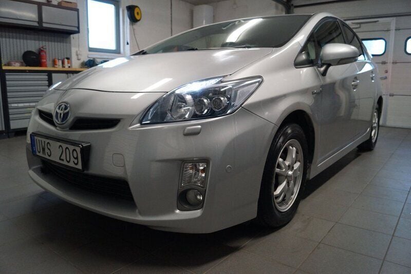 Silver Begagnad 2010 Toyota Prius Halvkombi | 109 500 kr (Marknadspris) - Bild 1/4