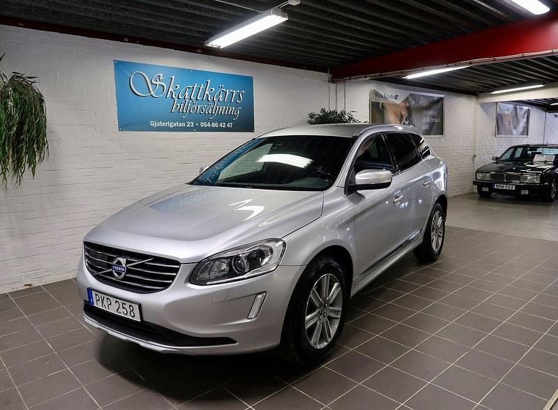 Silver Begagnad 2017 Volvo XC60 Standard SUV | 239 000 kr (Superpris) - Bild 1/4