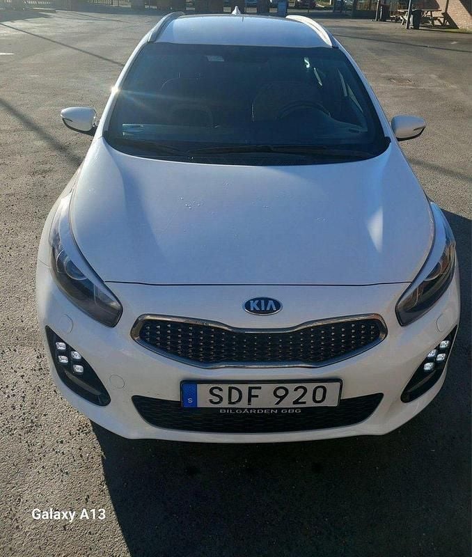 Vit Begagnad 2018 Kia Ceed Sportswagon GT-Line Kombi | 135 000 kr (Bra pris) - Bild 1/4