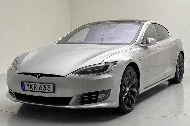 Vit Begagnad 2018 Tesla Model S Sedan | 289 000 kr (Bra pris) - Bild 1/4