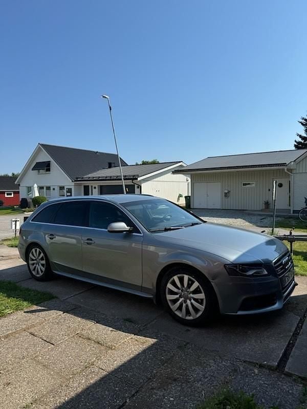 Grå Begagnad 2010 Audi A4 Kombi | 52 000 kr (Bra pris) - Bild 1/4