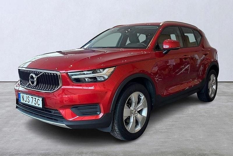 Röd Begagnad 2020 Volvo XC40 Momentum SUV | 315 000 kr (Marknadspris) - Bild 1/4