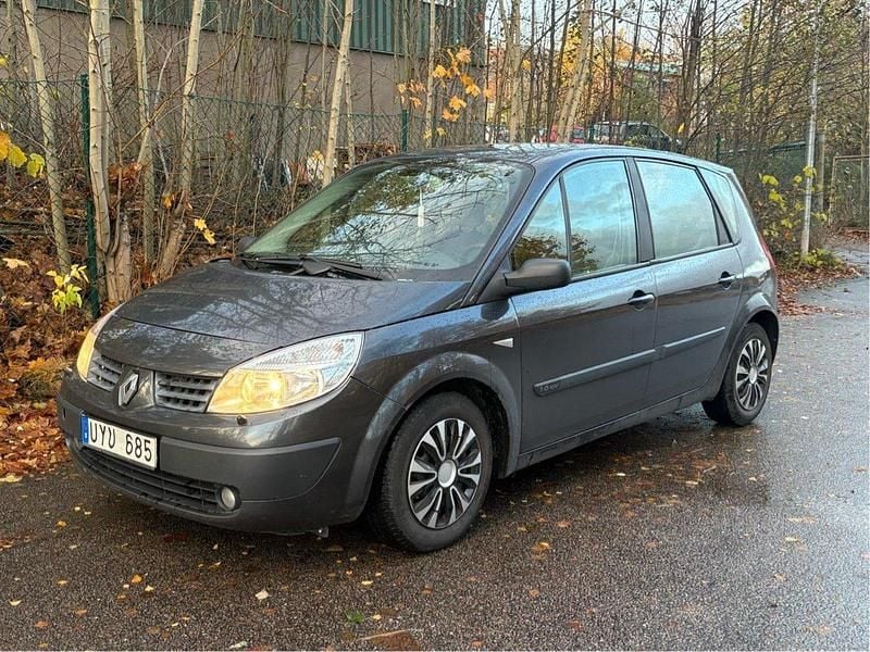 Grå Begagnad 2004 Renault Scénic II Minibuss | 13 900 kr (Marknadspris) - Bild 1/4
