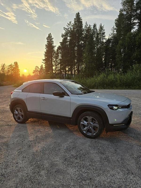 Vit Begagnad 2020 Mazda MX30 SUV | 142 000 kr (Marknadspris) - Bild 1/4