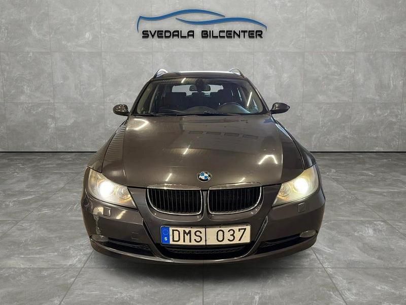 Begagnad BMW 318 Advantage 122 HK (89 kW) 2007 Grå Kombi