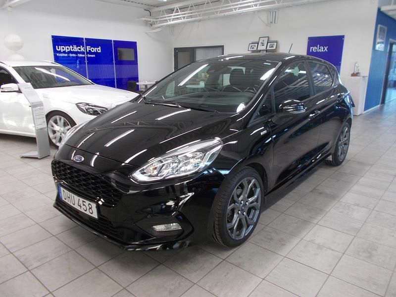 Svart Begagnad 2018 Ford Fiesta | 139 400 kr (Marknadspris) - Bild 1/4