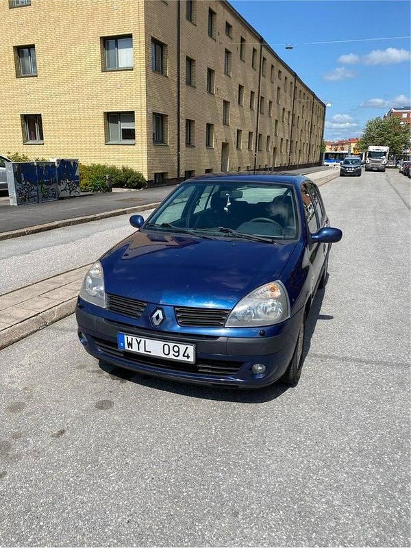 Blå Begagnad 2005 Renault Clio R.S. Halvkombi | 22 000 kr (Marknadspris) - Bild 1/4