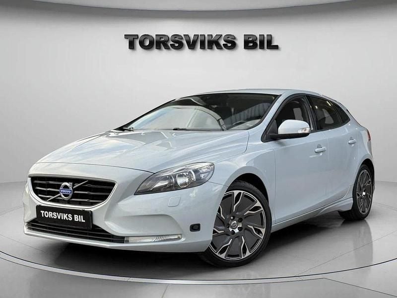 Ljusblå (blåmet) Begagnad 2012 Volvo V40 CC Kinetic Kombi | 119 900 kr (Marknadspris) - Bild 1/4