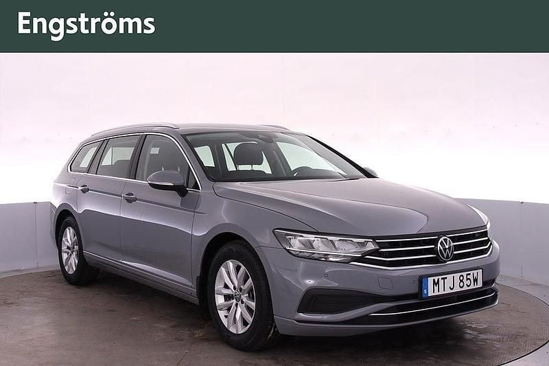 Moonstone grey Begagnad 2024 VW Passat Kombi | 289 000 kr (Superpris) - Bild 1/4