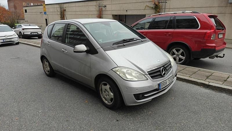 Silver Begagnad 2009 Mercedes A180 Classic Halvkombi | 28 000 kr (Dyr) - Bild 1/2